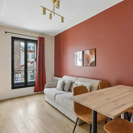 Stylish With Cozy Bedroom & Sofa Bed Apartamento