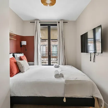 Stylish With Cozy Bedroom & Sofa Bed *